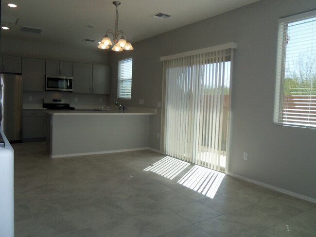 Foto del edificio - 4272 E Columbus Park Pl