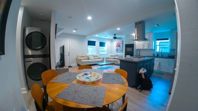 Foto del edificio - 10326 Meadow Lake Ln