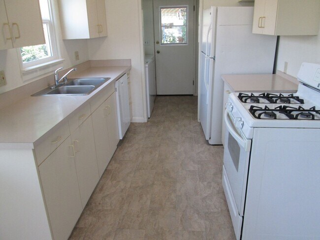 Building Photo - 341 Foothill Blvd