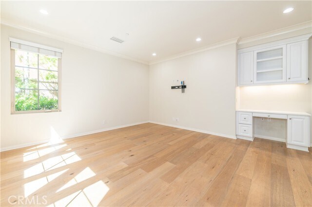 Building Photo - 45 Bianco