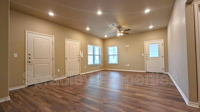 Foto del edificio - 1011 Laurel Dr