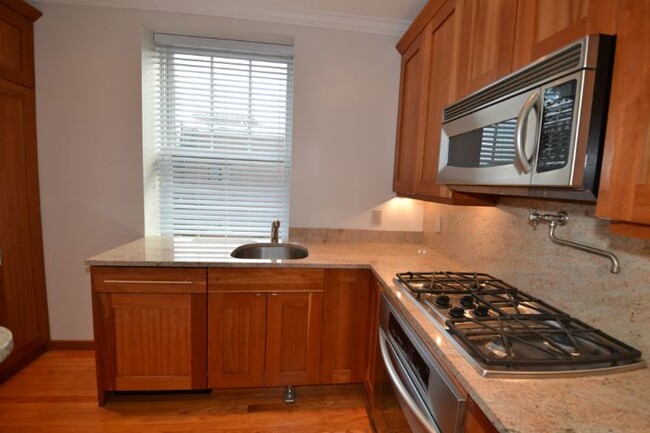 Foto del edificio - 3614 N Bosworth Ave