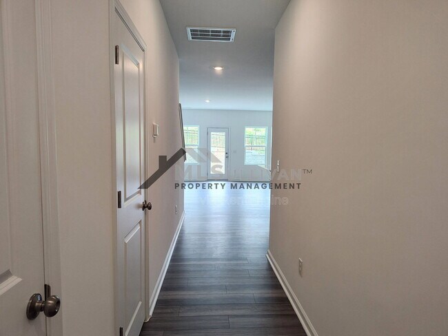 Foto del edificio - 875 Pilot St