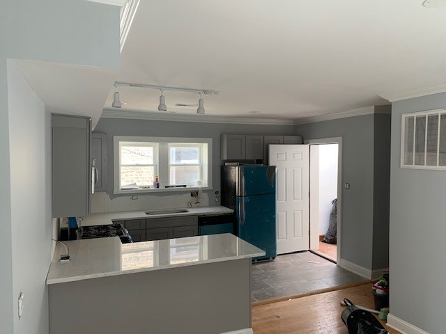 Building Photo - 739 Brummel St