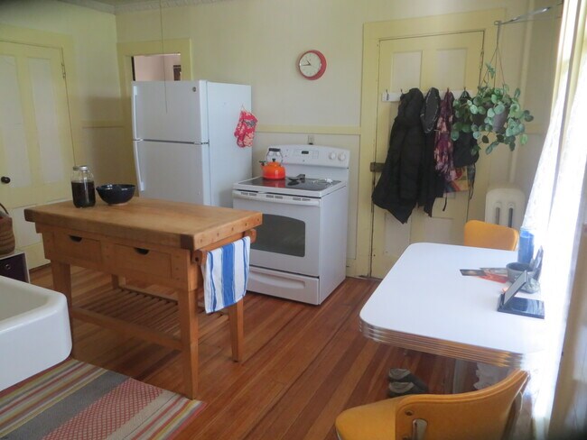 Kitchen - 23 Douglass St