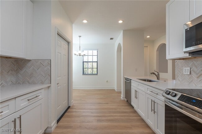 Building Photo - 15618 Summit Pl Cir