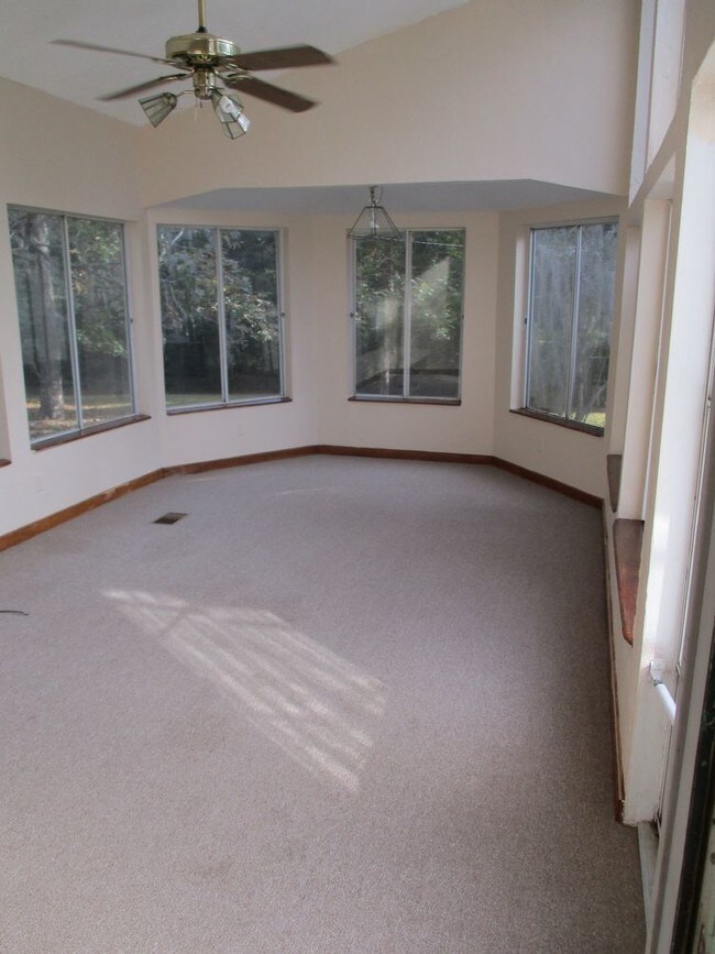 Building Photo - 19629 NW CR 235 A PENDING LEASE