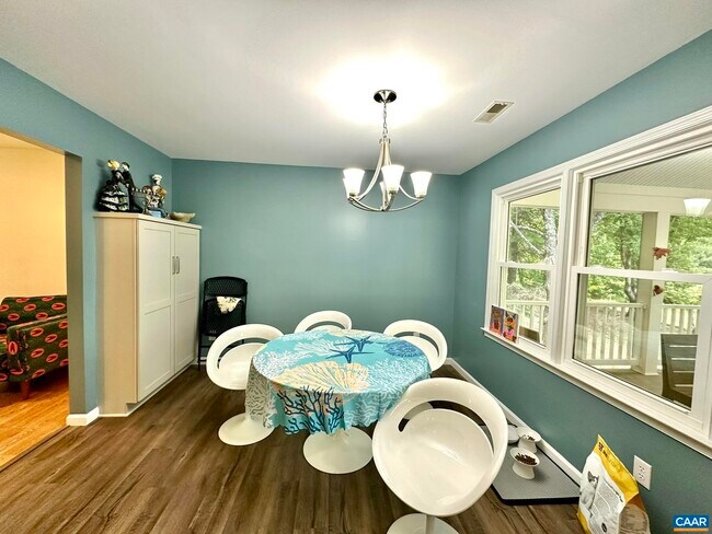 Foto del edificio - 3501 Glenaire Dr