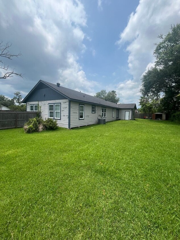 Building Photo - COMING SOON - 4 Bedroom, 2 Bathroom House ...