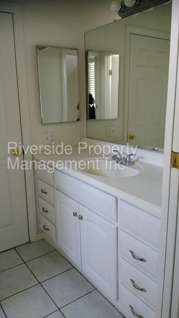 Foto del edificio - 9050 Colony Pl