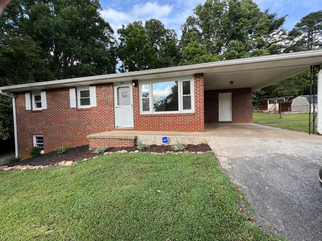 Primary Photo - 112 Evergreen Rd
