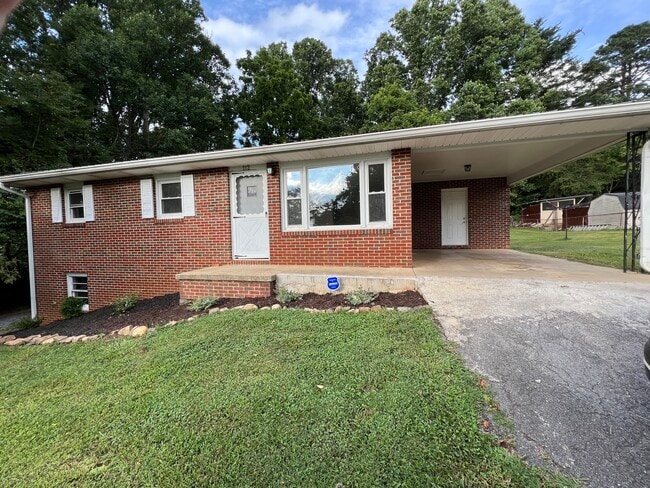 Building Photo - 112 Evergreen Rd