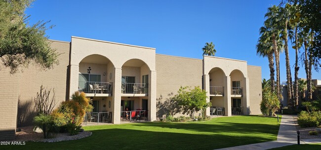 Building Photo - 13624 N Saguaro Blvd