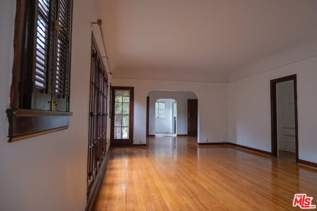 Foto del edificio - 5114 Edgewood Pl