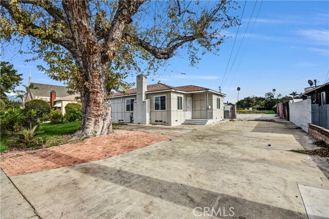 Foto del edificio - 12811 Oaks Ave