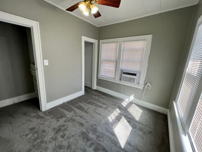 Foto del edificio - AVAILABLE NOW!