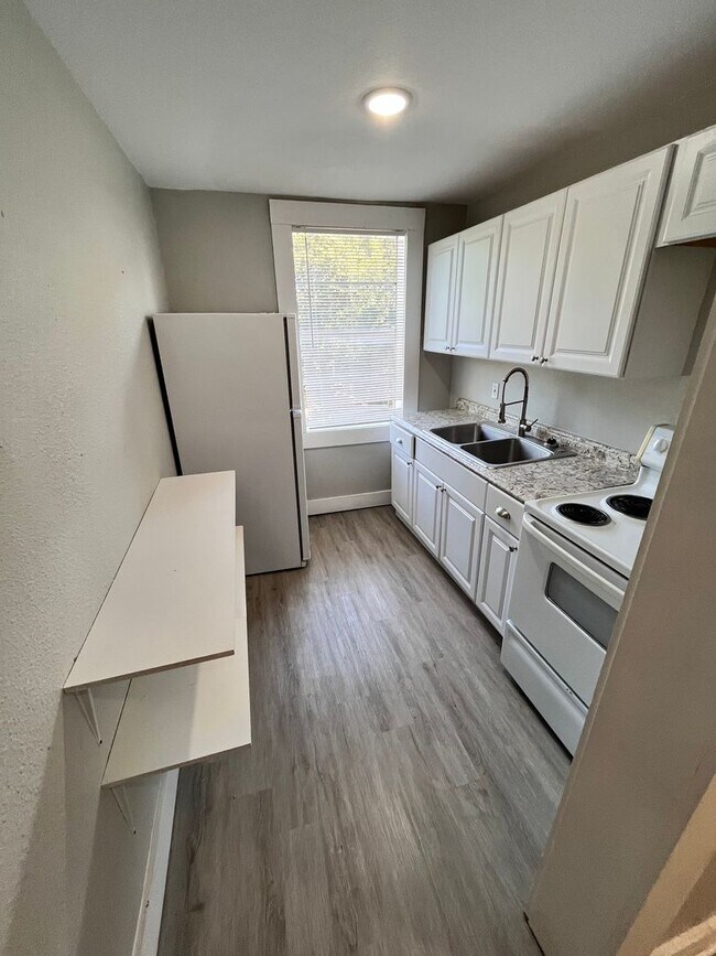 Building Photo - 1318 Willow St