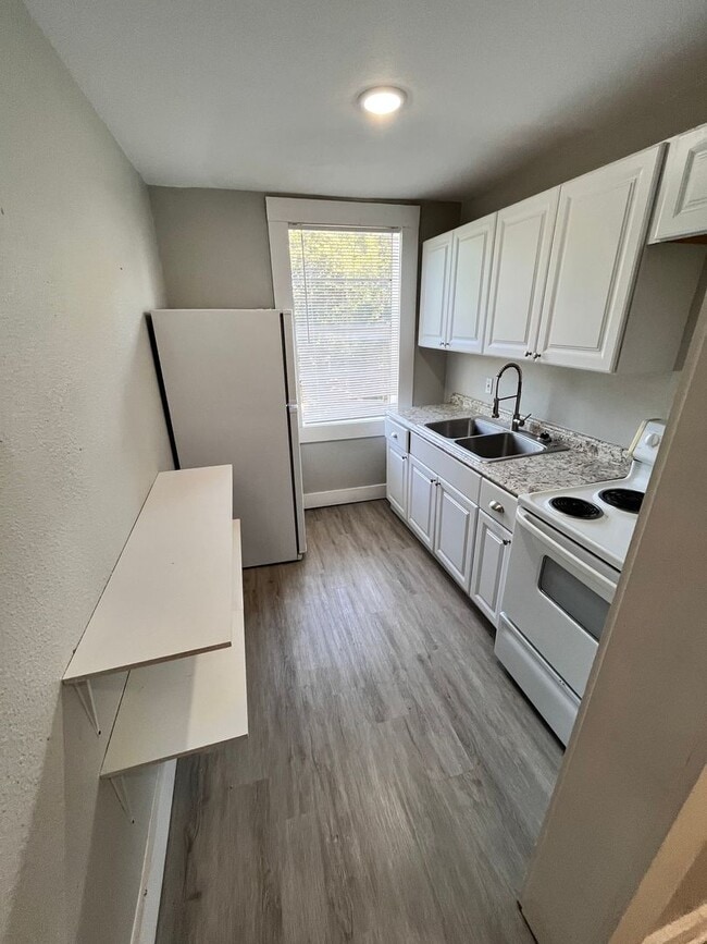 Building Photo - 1318 Willow St