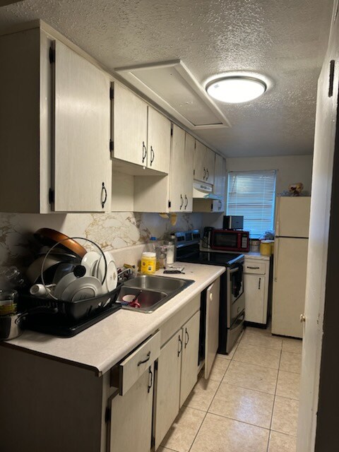 Building Photo - 8731 N 48th St