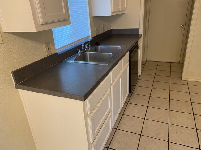 Foto del edificio - Arlington 3/2.5/2 duplex coming soon.