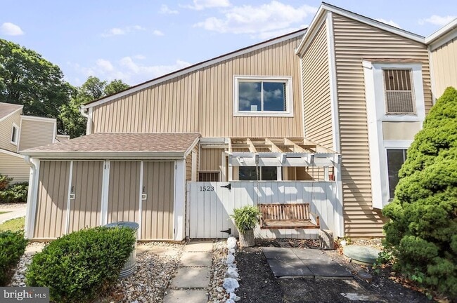 Building Photo - 1523 Kensington Dr