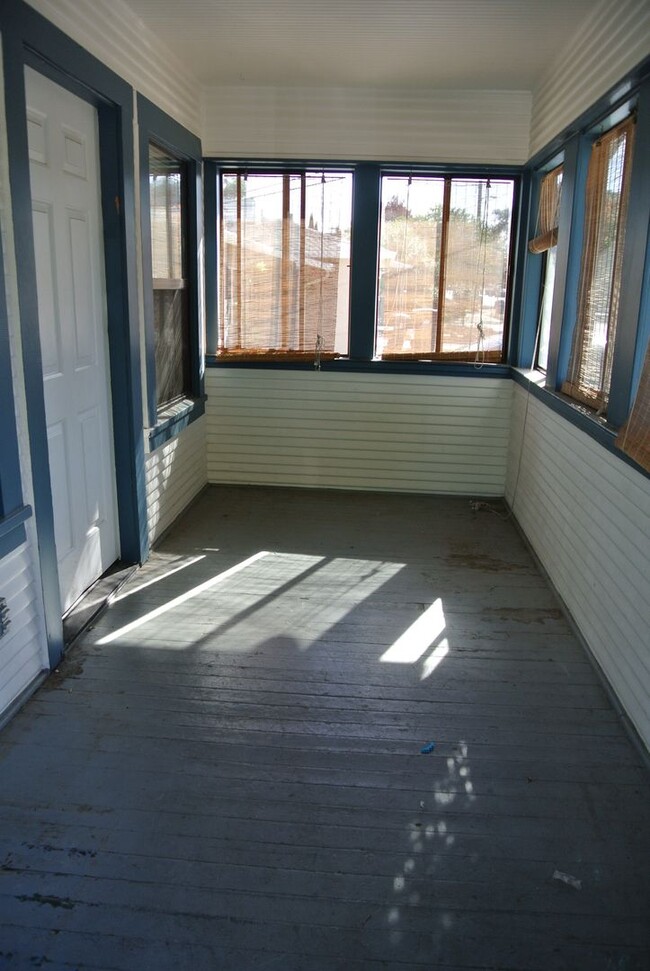 Building Photo - ***COMING SOON*** Adorable 3+ Bedroom 1+ B...