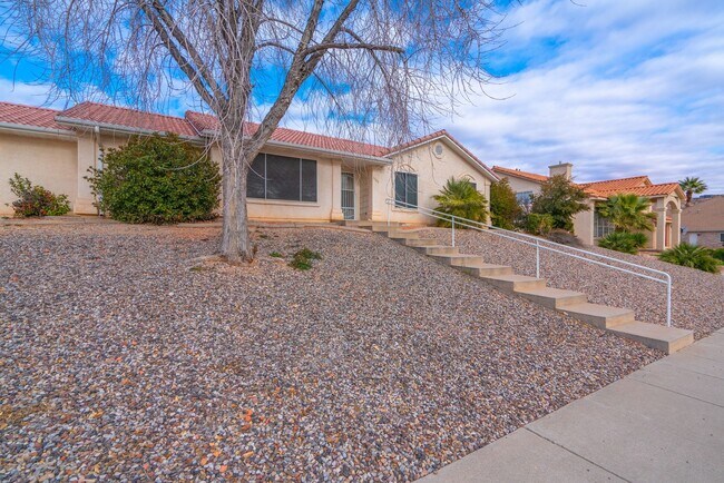 Building Photo - Lovely 3 Bedroom Home with New Appliances