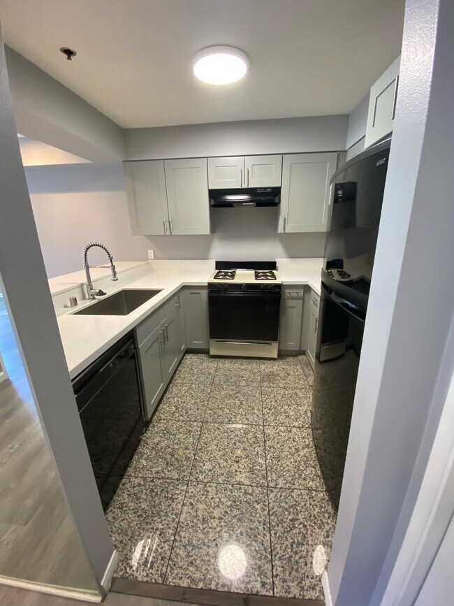 Kitchen - 6740 Franklin Pl