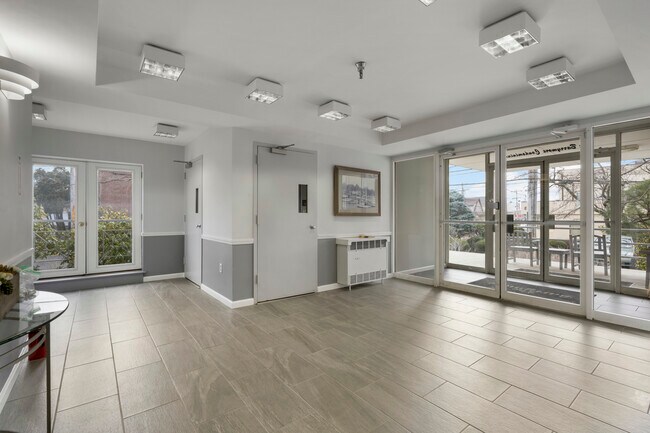 Building Photo - 501 N Barry Ave