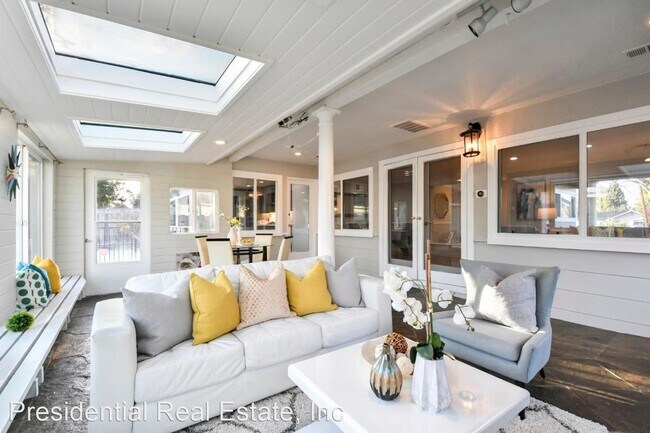 Foto del edificio - 3 br, 2.5 bath House - 908 Curtner Ave