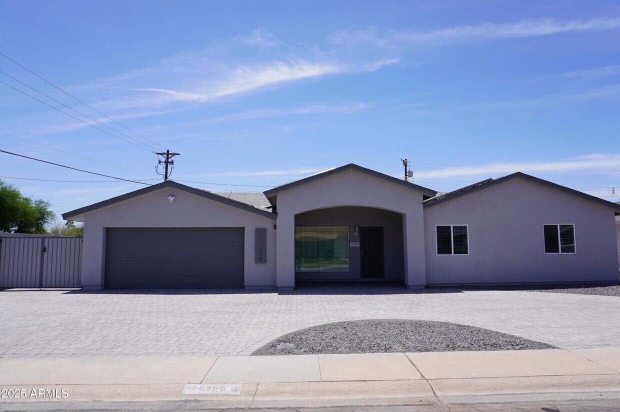 Primary Photo - 8355 E Palm Ln