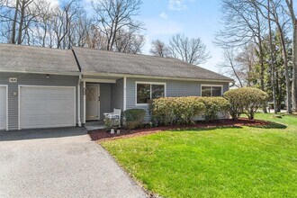 Building Photo - 164 Carriage Ct