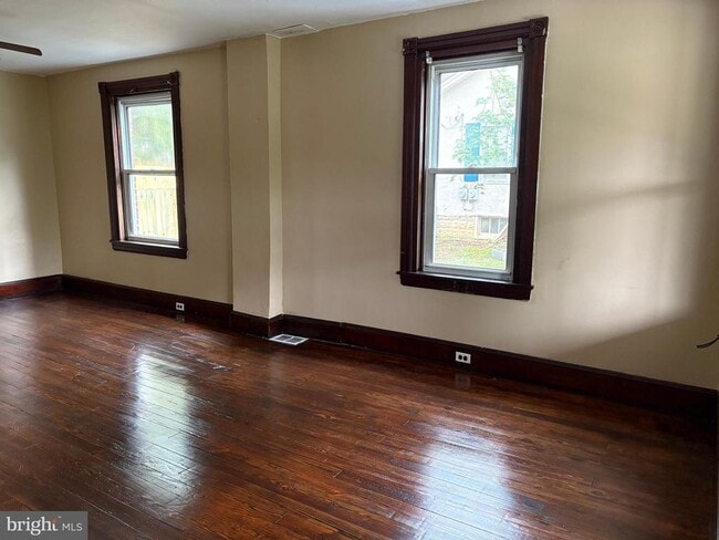 Building Photo - 59 S Park Ave