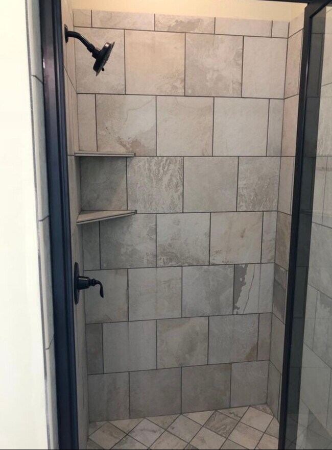 Foto del edificio - 1117 Runningvine Ln