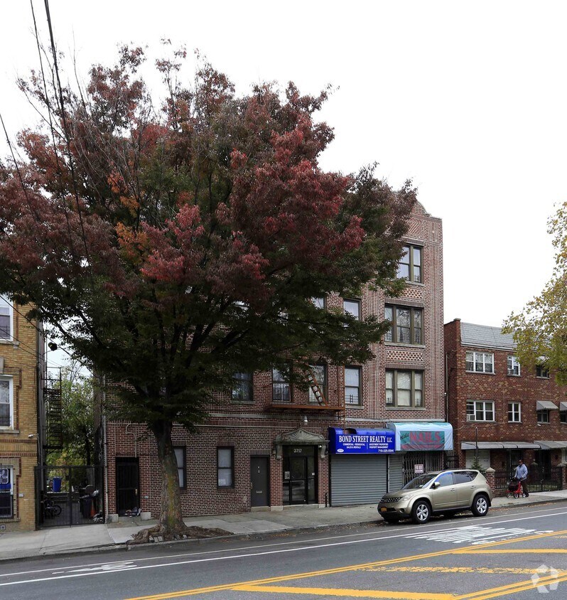 Foto del edificio - 3717 Bronxwood