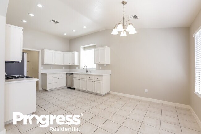 Foto del edificio - 2486 N Grand Basin Dr