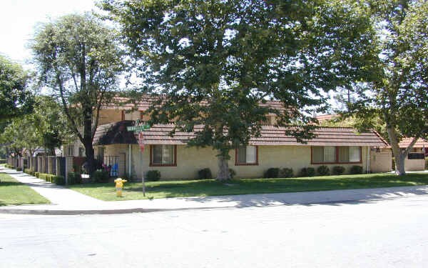 Foto del edificio - 504-512 W I St