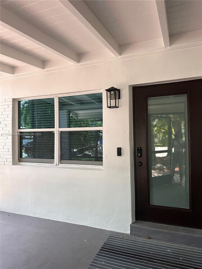 Foto del edificio - 1733 SW 13th St