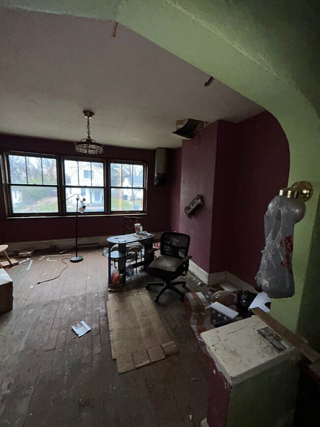 Foto del edificio - 351 Lagro Ave