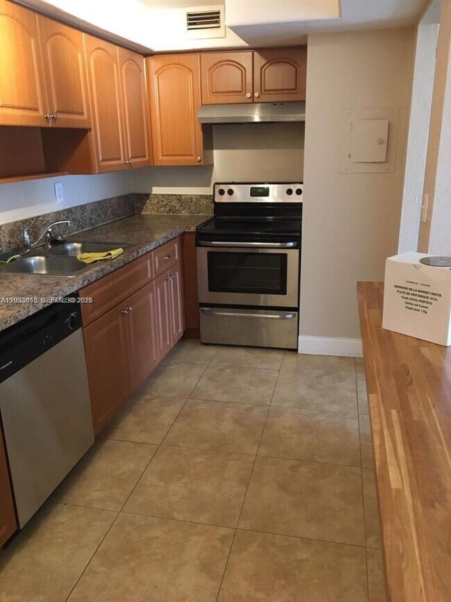 Foto del edificio - 7907 SW 104th St