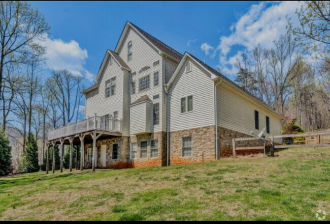 Building Photo - 90 Mountain Gap Dr