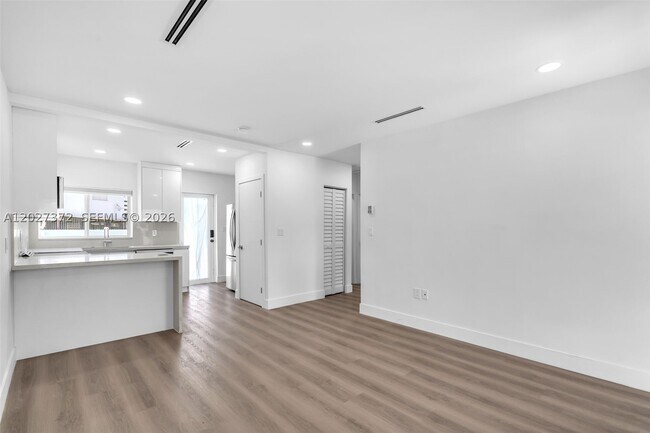 Building Photo - 2814 SW 26th St