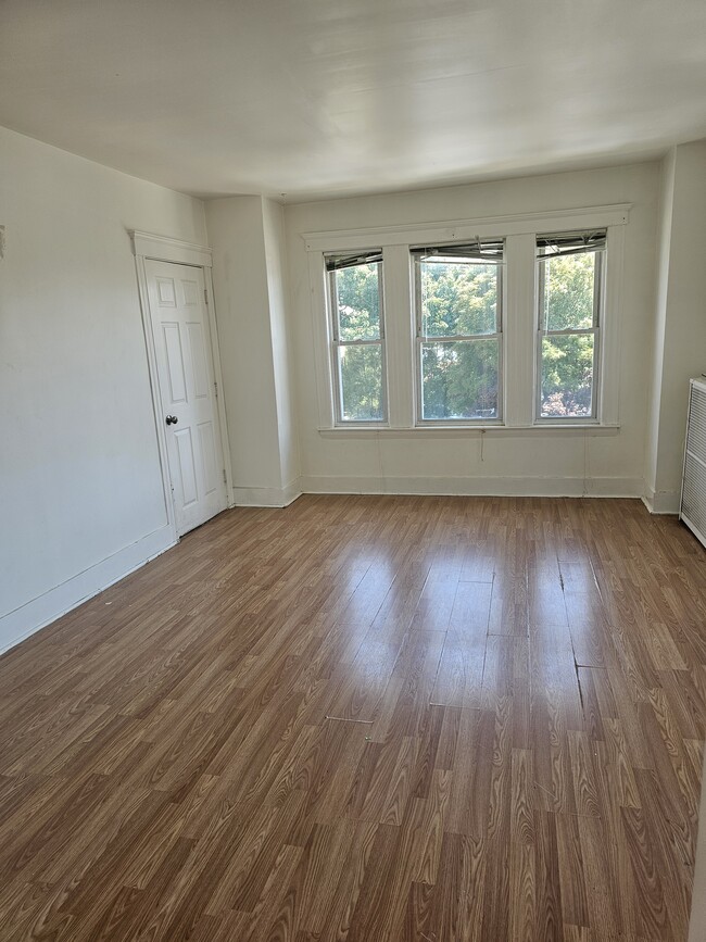 Living room - 25 Sunset Ave