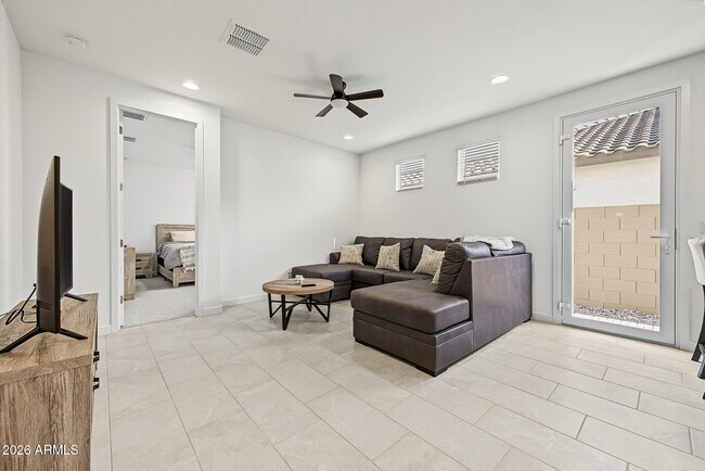 Foto del edificio - 5987 N 191st Dr