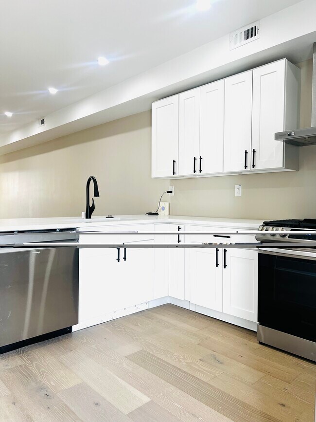 Foto del edificio - 5612 2nd Pl NW