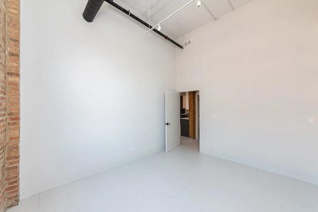Building Photo - 213 N Racine Ave