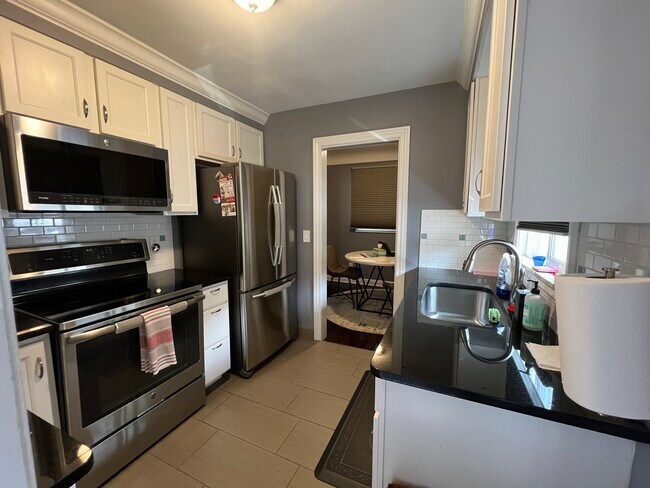 Kitchen - 207 N Campbell Rd