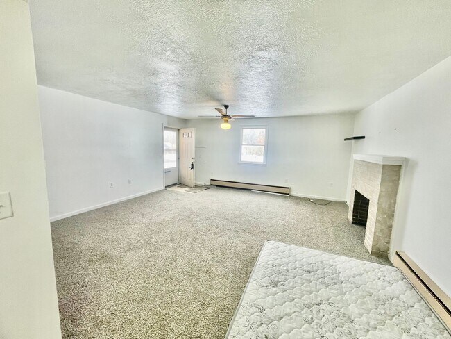 Building Photo - 128 Holt Rd