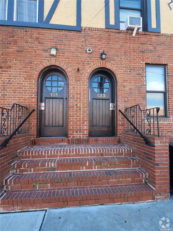 Building Photo - 133 Lincoln Ave