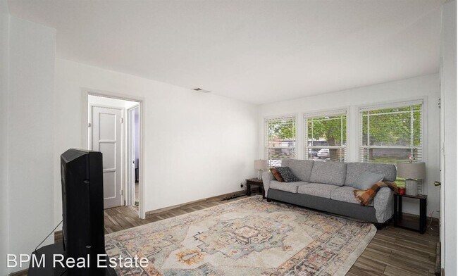 Building Photo - 3 br, 1 bath House - 1001 El Rancho Dr.